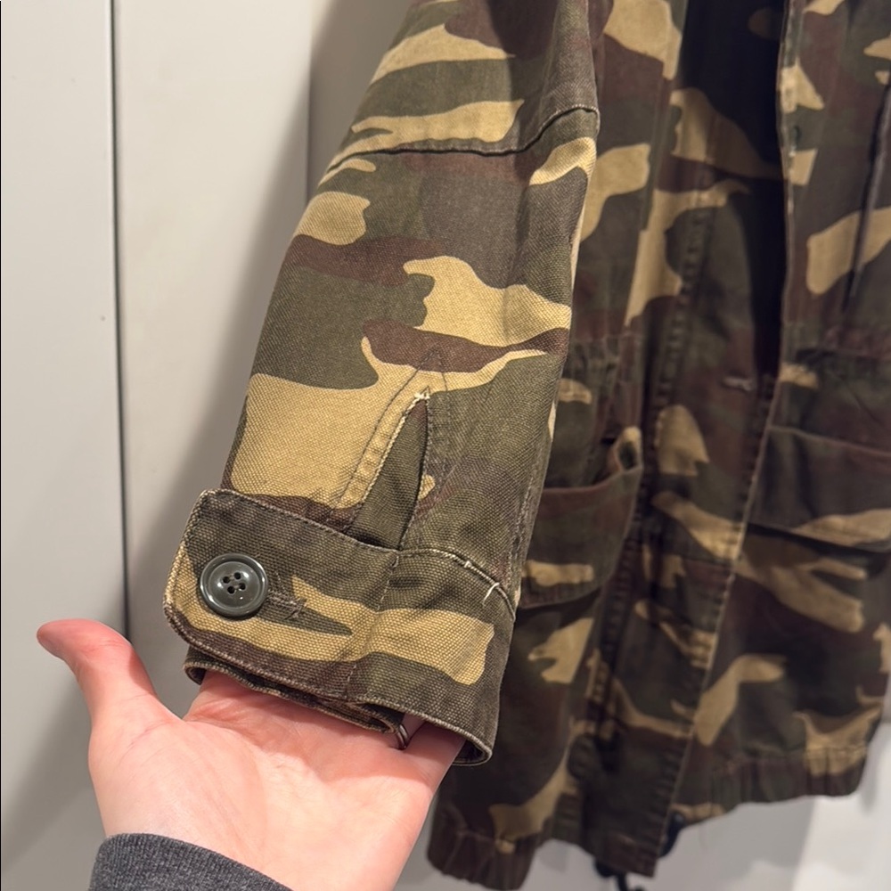 Levi’s Camouflage Hooded Jacket - Picture 4 of 9